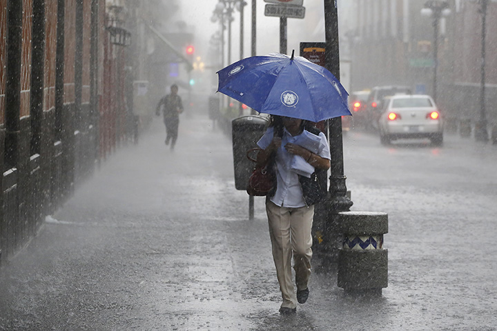 Saca el paraguas: este jueves habrá lluvias fuertes y calor en Puebla