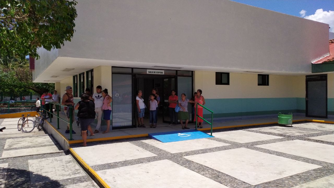 Esconden desabasto de medicamento a AMLO en La Ceiba