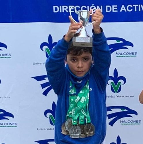 Sobresalen los Titanes del Club Alpha en el campeonato estatal de natación en Veracruz