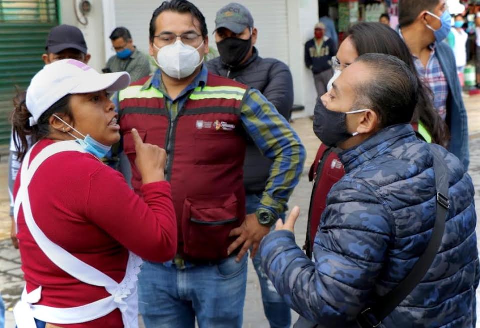 Retiran a comerciantes ambulantes de la vía pública en Tehuacán
