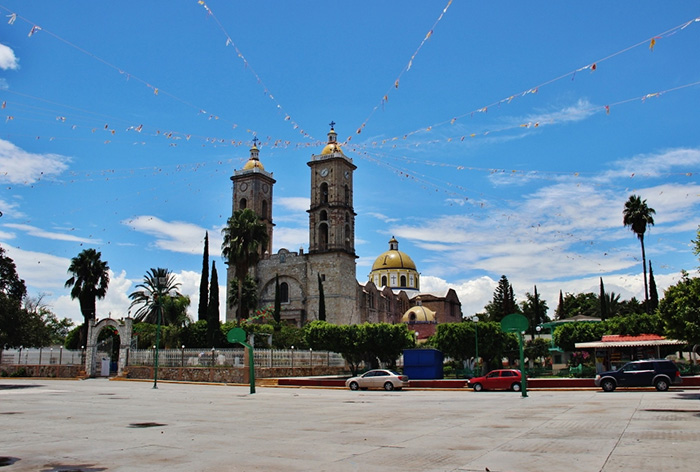 La basura generada durante festejos en Coatzingo se desborda de los contenedores 