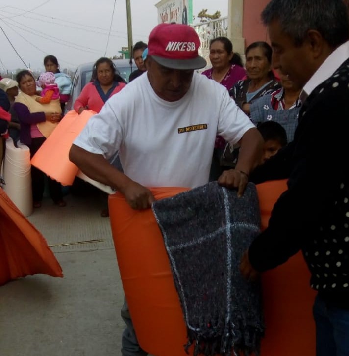 Por frío, instalan albergue y entregan apoyos en Teotlalcingo