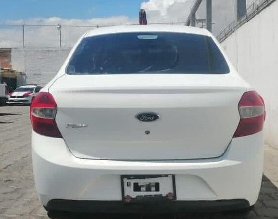 Aseguran auto tras balacera entre policías y civiles en Tehuacán  