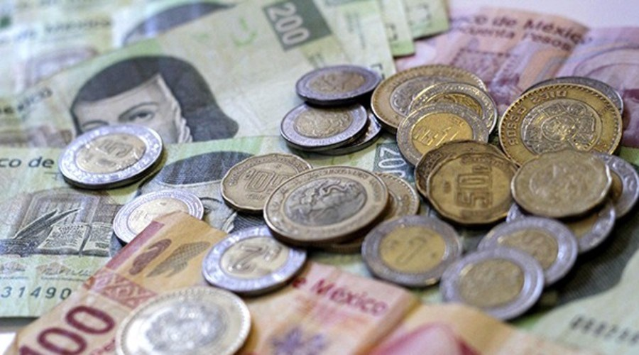 El peso mexicano se depreció este lunes