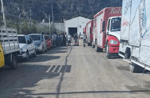 Trabajadores de Red Cola realizan paro por malas condiciones de trabajo en Tehuacán