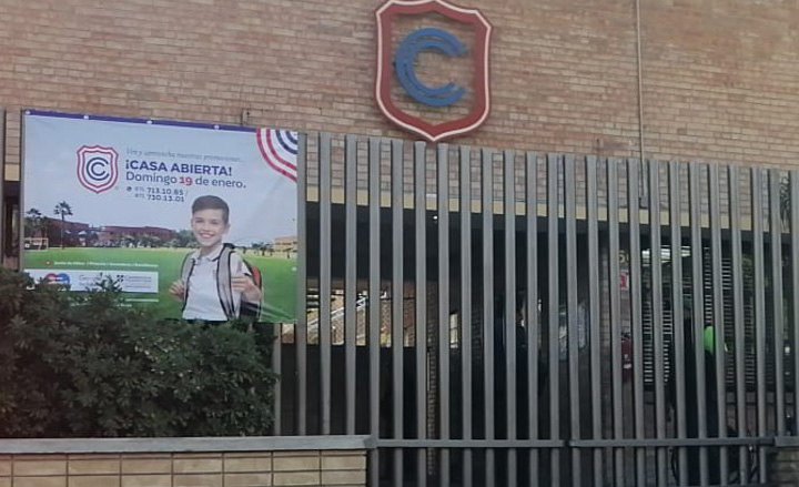 Alumnos despiden a maestra de Colegio Cervantes en Torreón