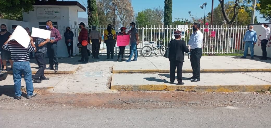 Profesores del COBAEP Tehuacán exigen destitución de directivos