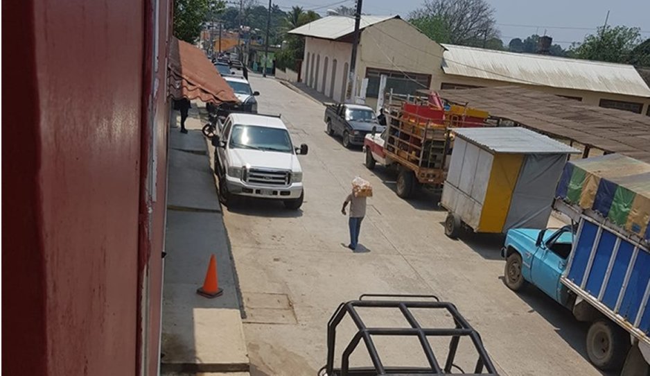 Comando secuestra a maestra en Francisco Z. Mena