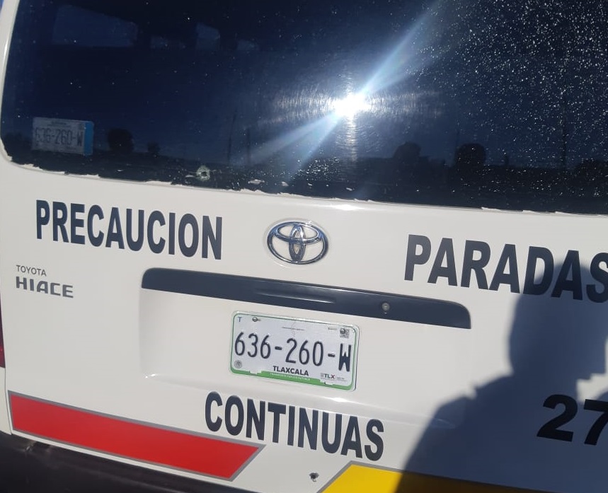 Balean combi con pasajeros en Texmelucan; hay una lesionada