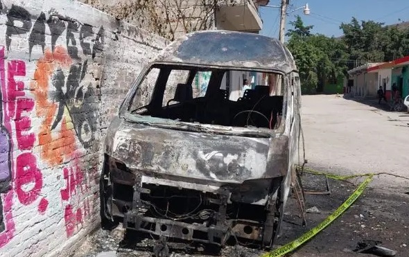 Incendian combi tras riña en zona de tolerancia de Izúcar