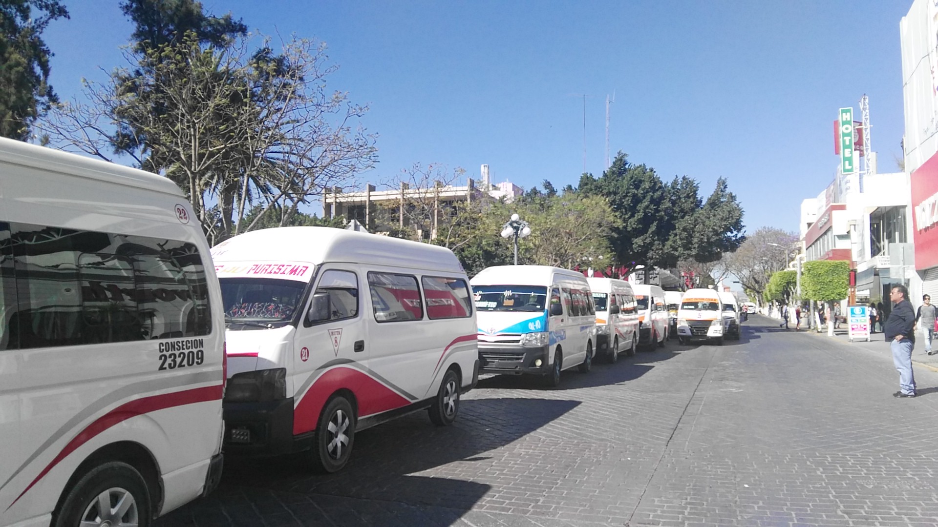 Paralizan transportistas a Tehuacán