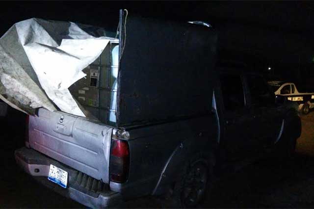 Decomisan en Texmelucan camioneta con mil litros de combustible robado