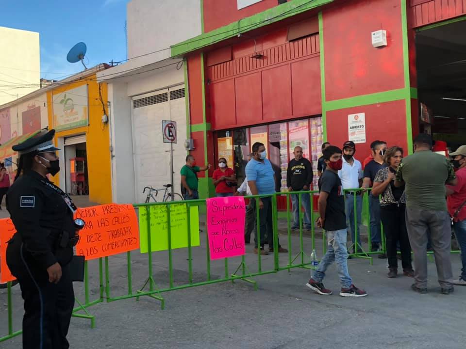 Comerciantes y vecinos del centro de Izúcar se inconforman con el cierre de calles  