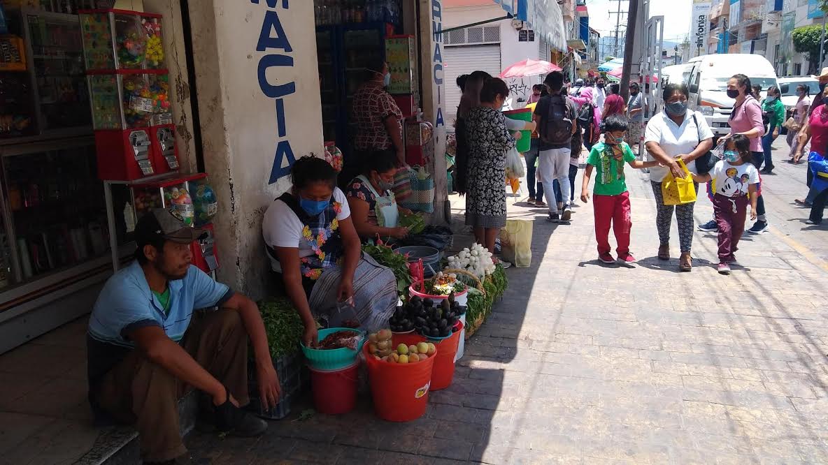 Piden ambulantes regreso escalonado en Tehuacán