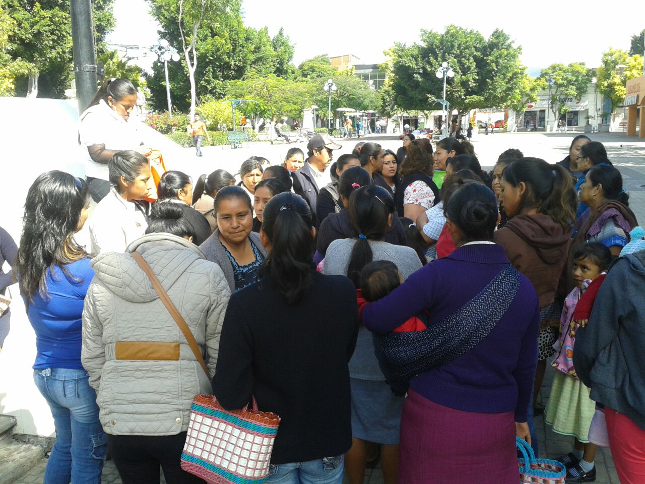 Ambulantes de Tehuacán denuncian cobro de cuotas por falsa líder