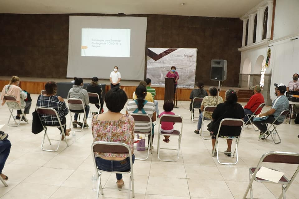 Comerciantes de temporada toman taller para evitar contagios de Covid en Izúcar