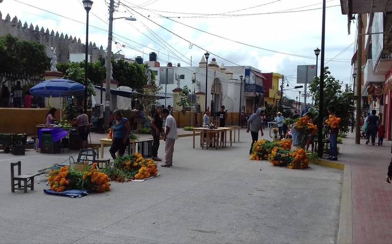 Autorizan en Izúcar instalación de comerciantes por Día de Muertos