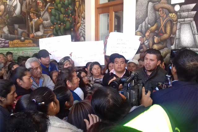  Comerciantes de Tehuacán exigen a la Comuna retirar ambulantes de mercados