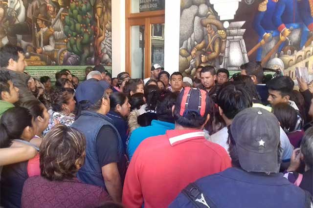  Comerciantes de Tehuacán exigen a la Comuna retirar ambulantes de mercados