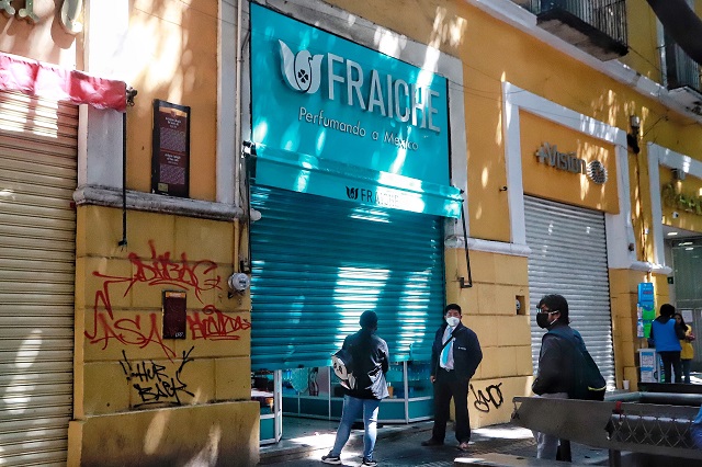 A silbatazos exigirán reapertura de comercios en Puebla