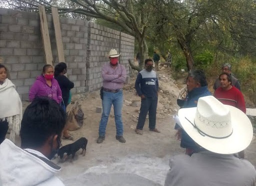 Particular obstruye paso a canales de agua en Altepexi