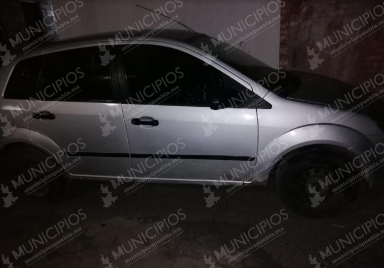 Policías de Tecamachalco recuperan un vehículo robado en el barrio de San José