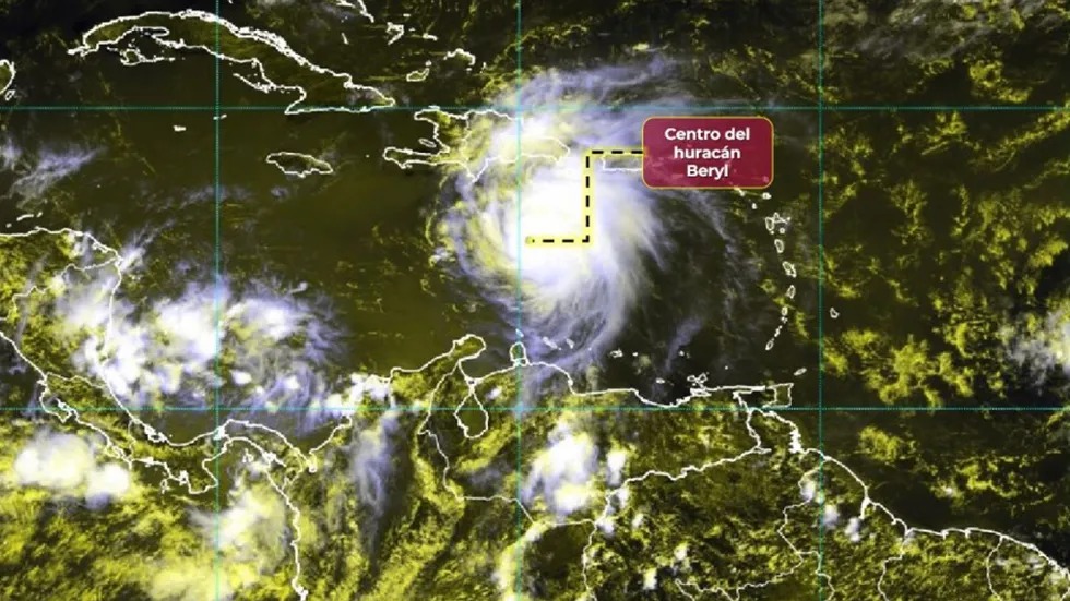 Baja a categoría 4 el huracán Beryl rumbo a Quintana Roo