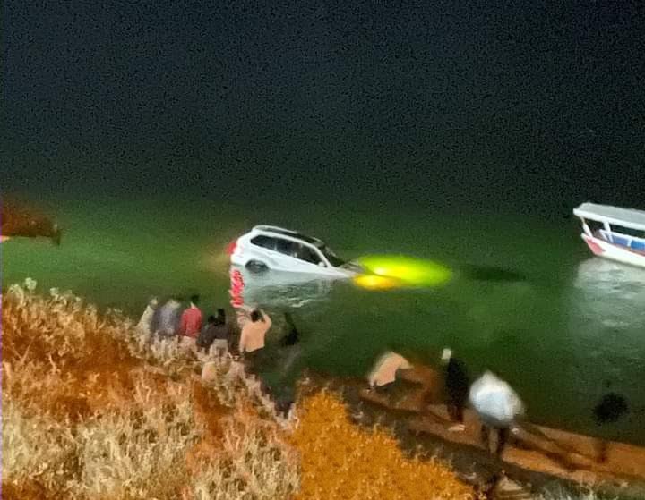 Ebrio metió su camioneta a presa de Huauchinango