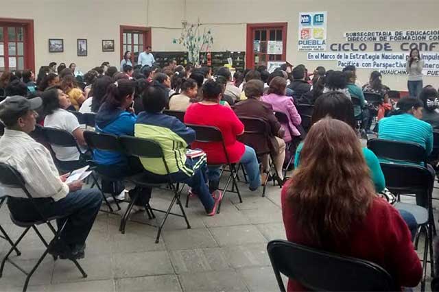 Incumple expectativas de docentes conferencia en Huauchinango