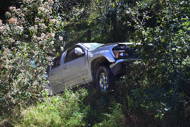 Helada congela agua en carretera a Zacapoaxtla y vuelca una camioneta