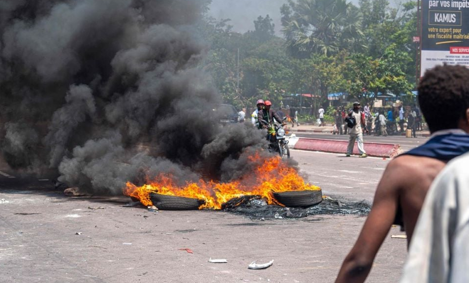 En Congo, manifestantes atacan embajadas de EU, Francia y otros países  