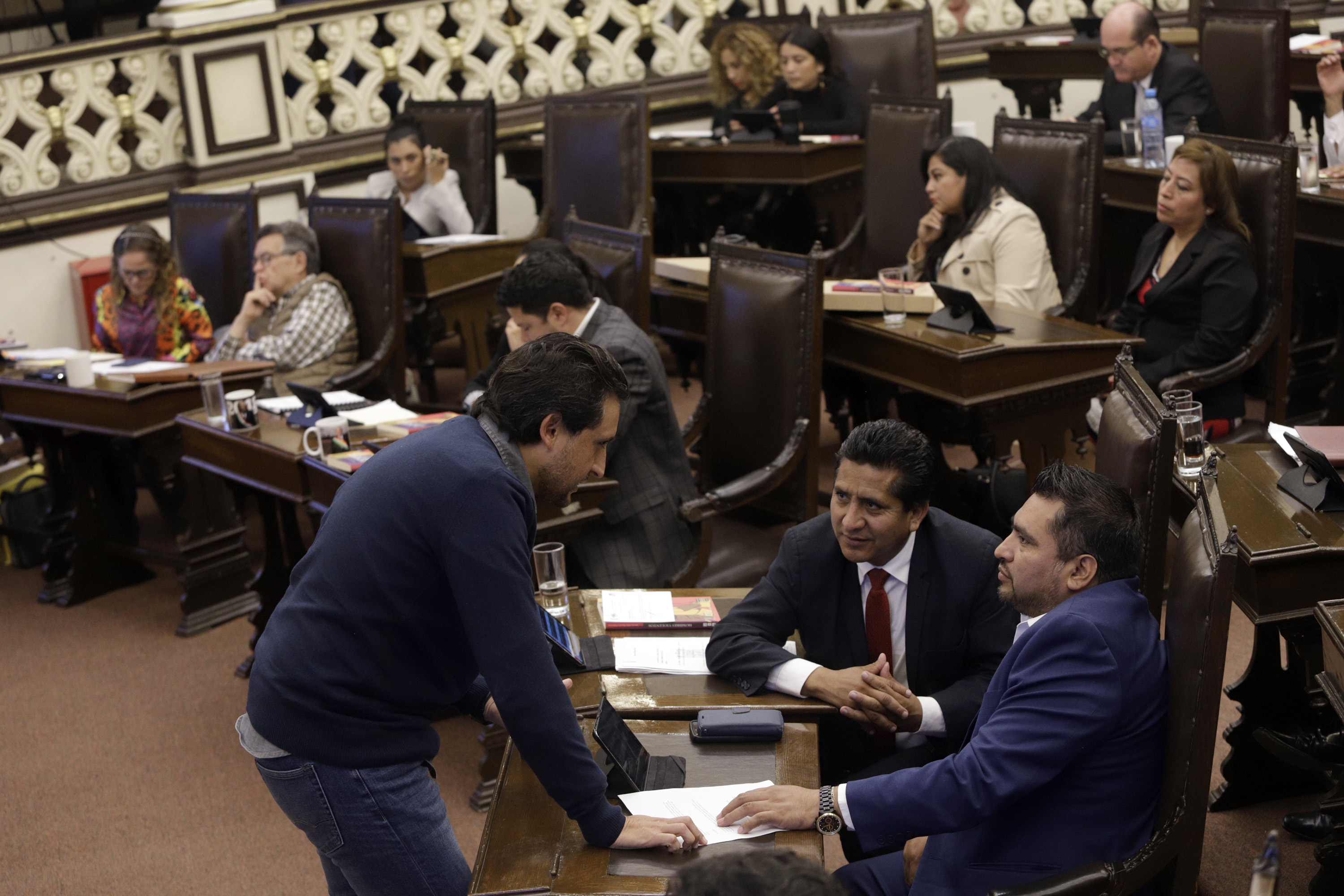 Pese a irregularidades en expediente, ratifican a Villaseñor en la SFP