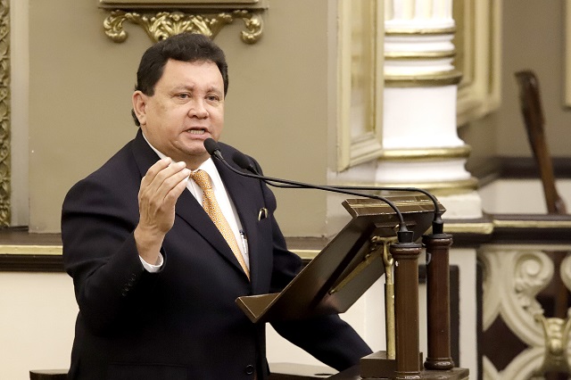 Héctor Alonso presume de nuevo su homofobia en discusión de Ley Agnes