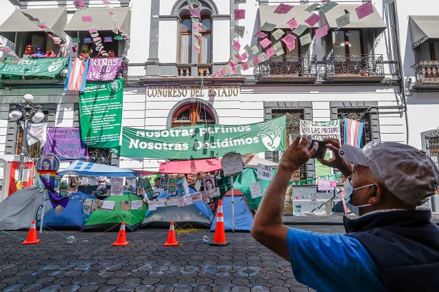 Protestan colectivos trans contra diputados por relegar Ley Agnes