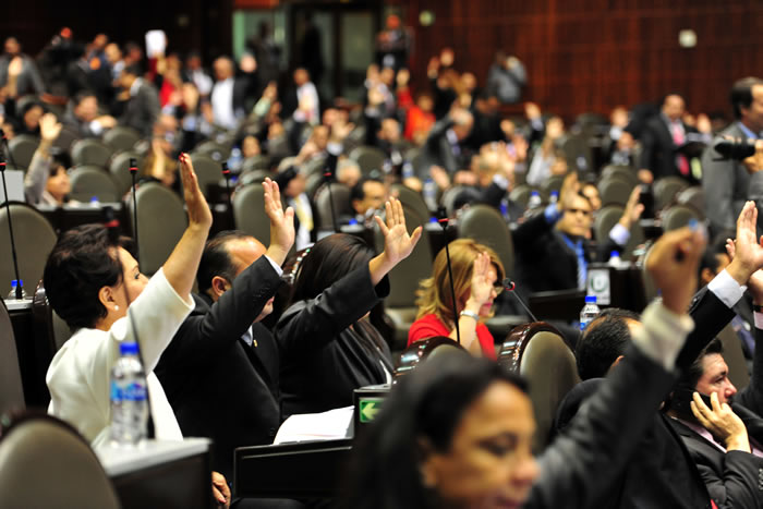 Evaluación a congresistas piden maestros contra Reforma Educativa