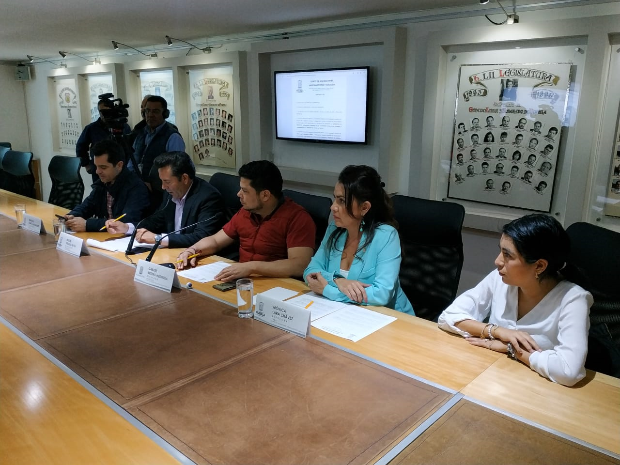 Avalan diputados contratos con diversos proveedores para el Congreso