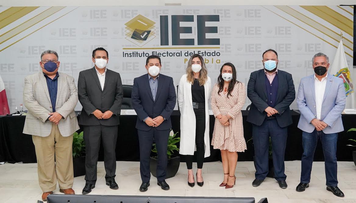 Analizan IEE validar candidaturas en línea