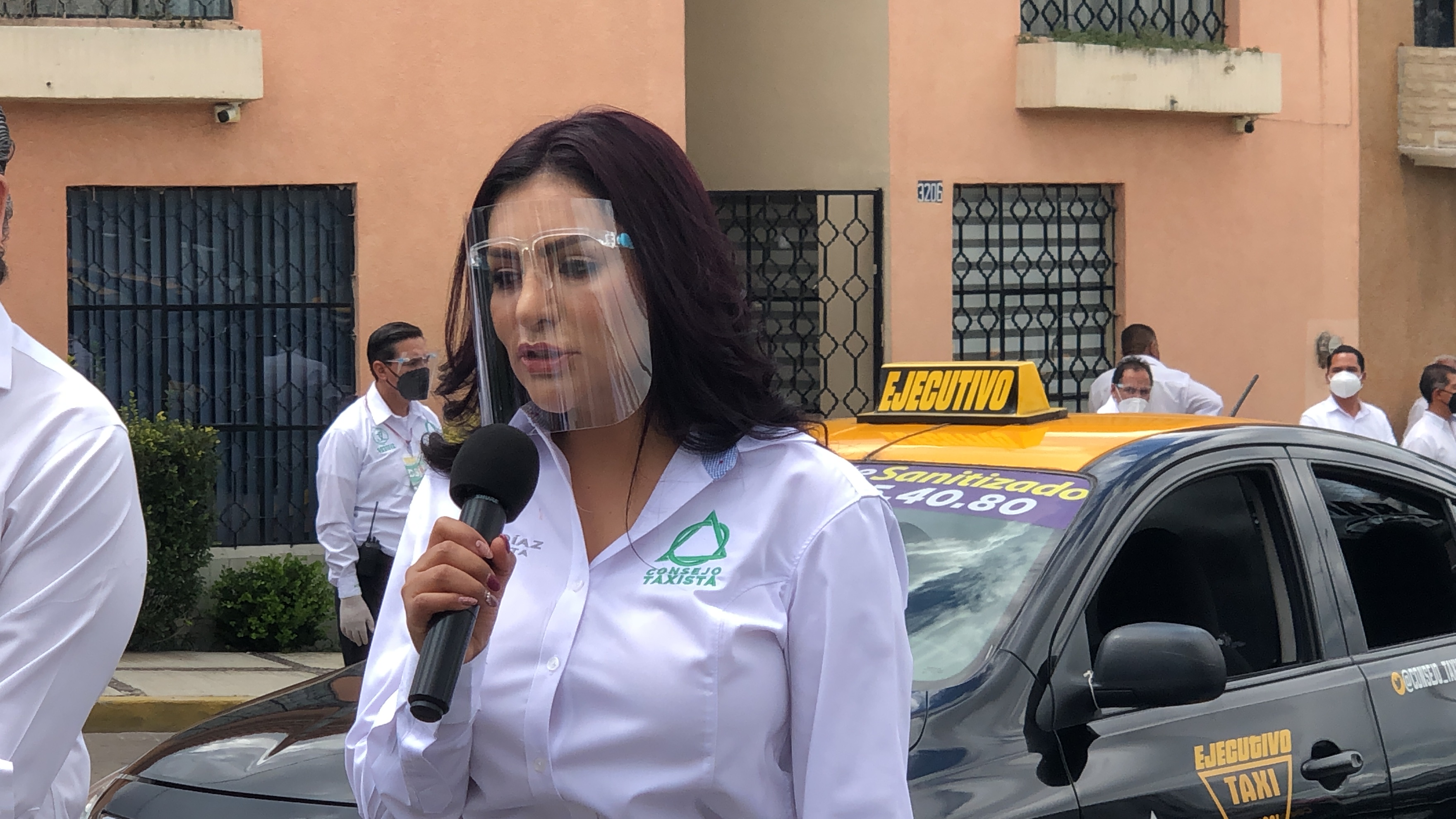 Taxis han realizado 14 mil viajes gratuitos a personal de la salud en Puebla