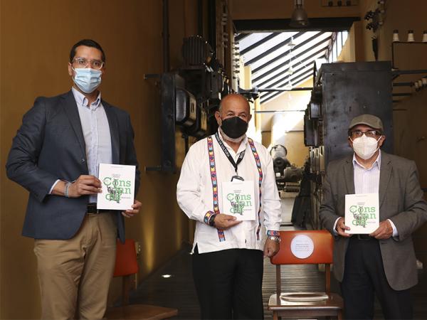 Presenta libro Crónica mínima de La Constancia Mexicana