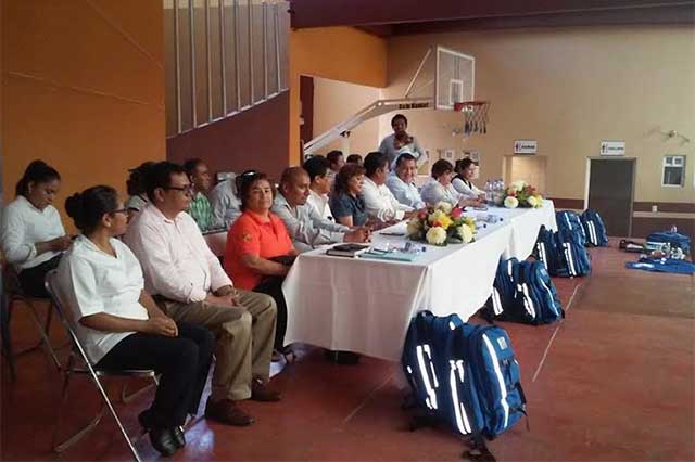 Otorga Secretaría de Salud constancias a parteras en Ajalpan y Tehuacán