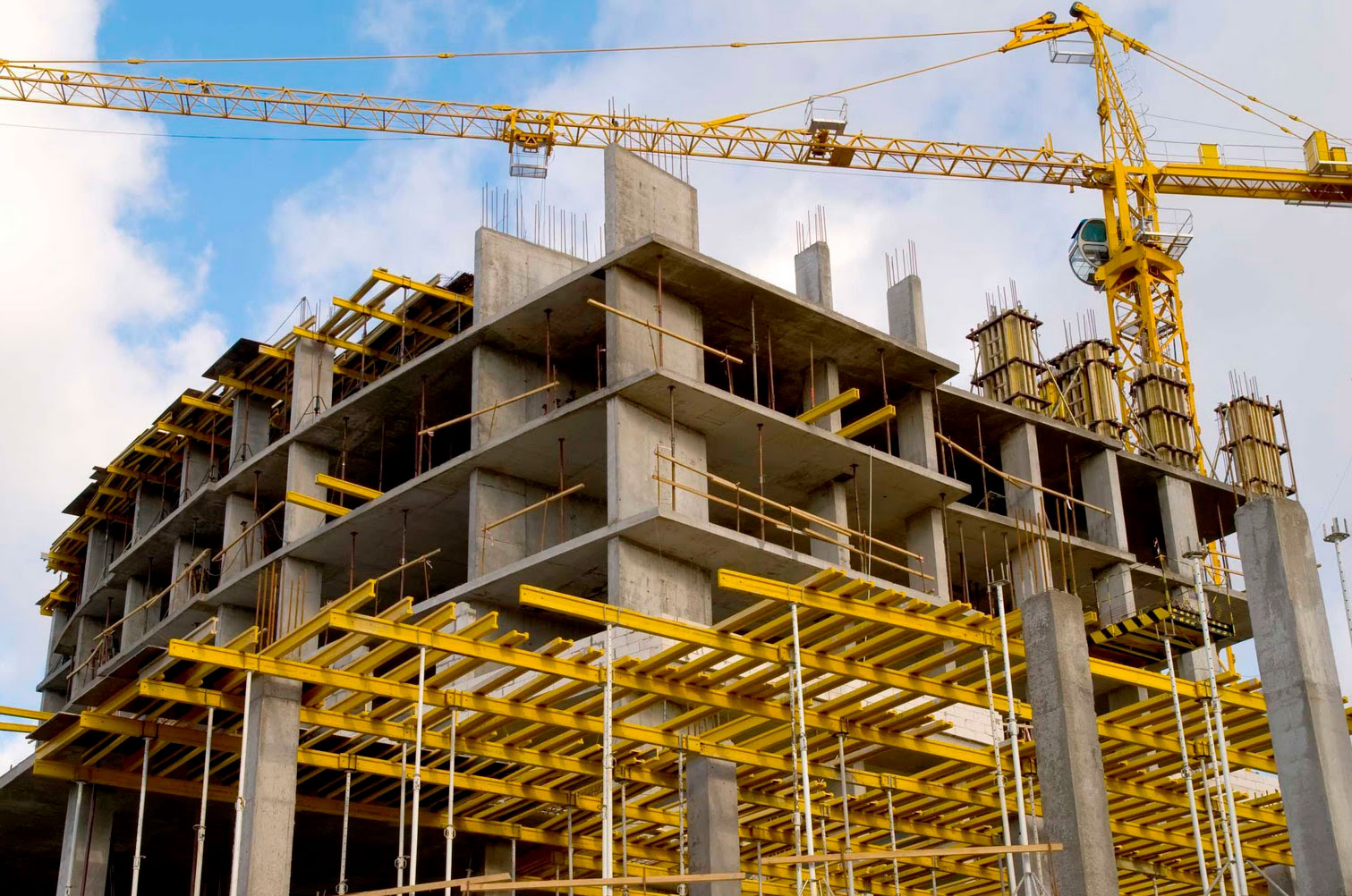 Trabajador de la construcción cayó varios metros en Lomas de Angelópolis