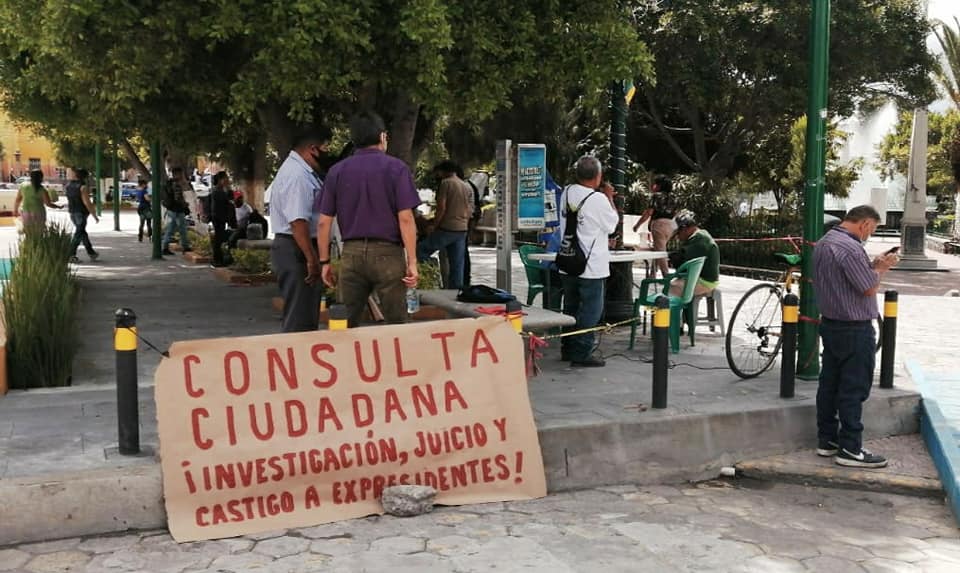 En un día de consulta recaban 200 firmas para enjuiciar a ex presidentes en Izúcar  