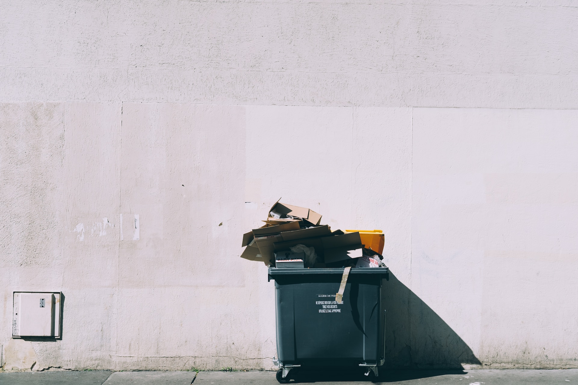 El impacto de los contenedores de 1100 litros en el entorno urbano