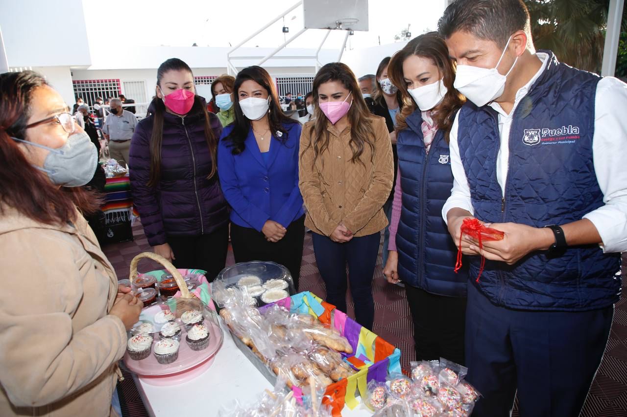 Rivera impulsa emprendimiento de las mujeres con centros de desarrollo