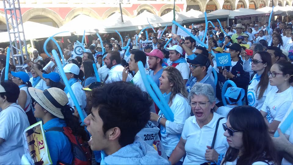 Marchan en Puebla contra el aborto y a favor de la familia
