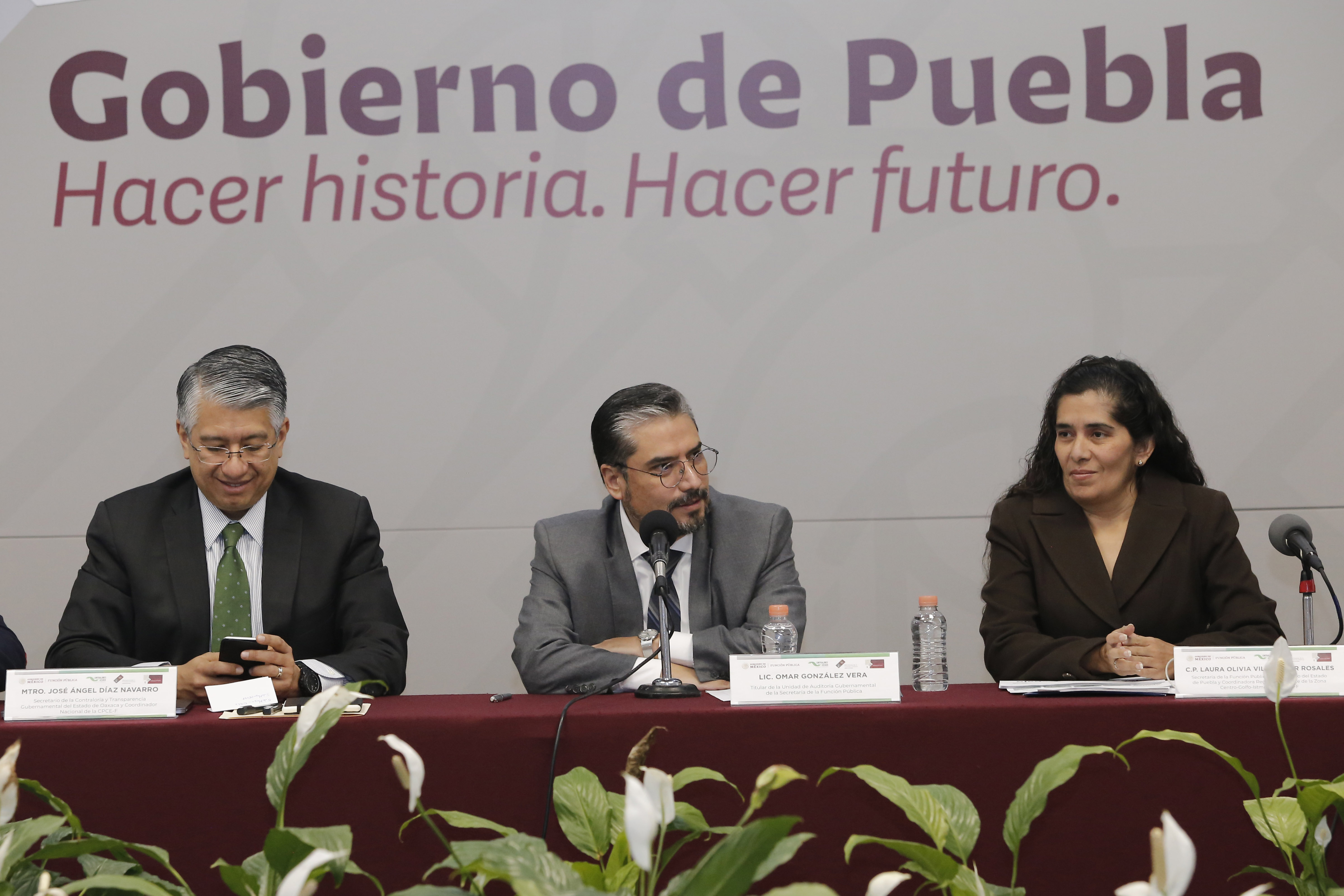 Se reúnen en Puebla contralores del país