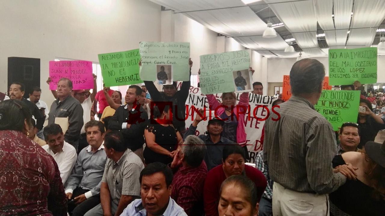 VIDEO: Morenistas acusan de traidor a edil de Tehuacán