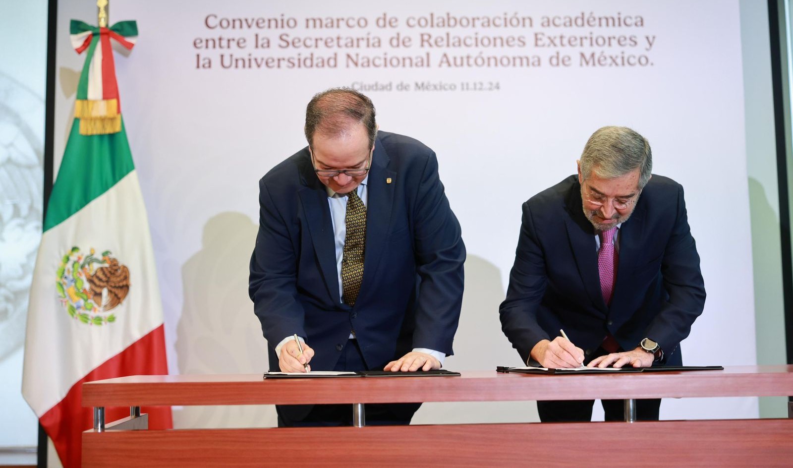 UNAM y SRE firman convenio para fortalecimiento de red consular