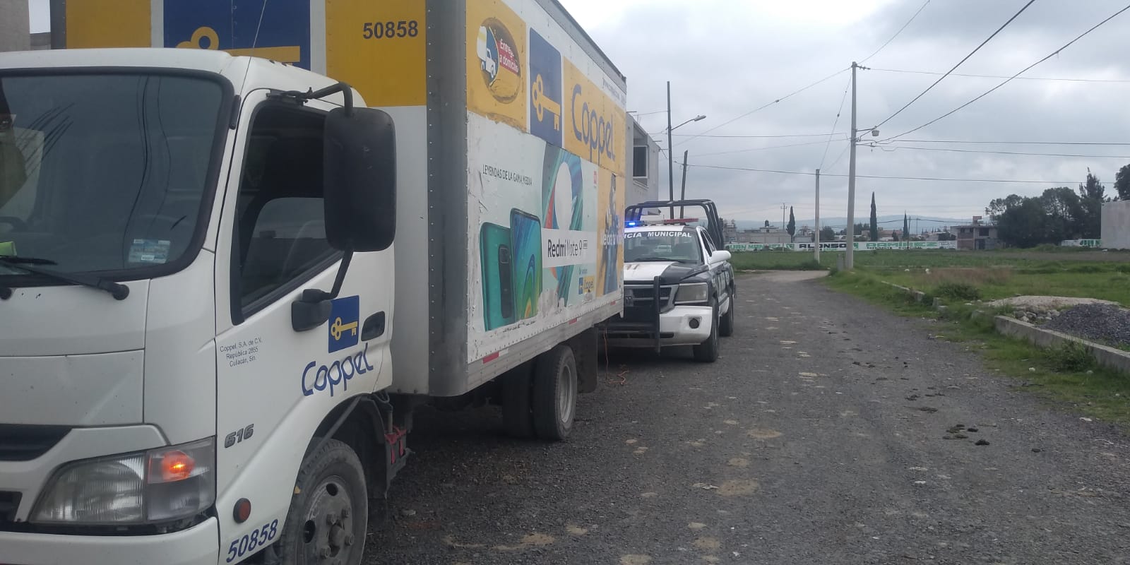 Roban camión de Coppel en Tlaxcala y lo vacían en Texmelucan