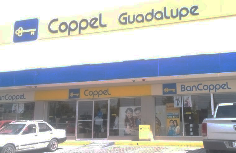 Rompen cristales y roban celulares en Coppel de la 11 Sur en Puebla capital
